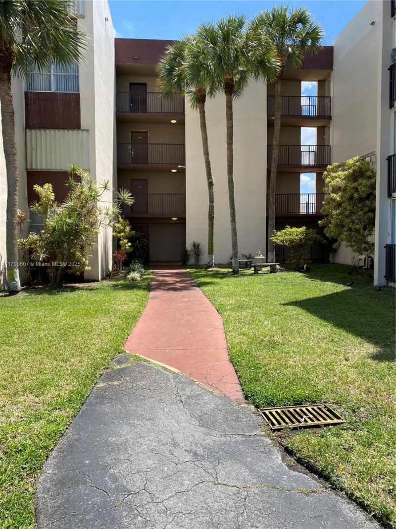 9411 SW 4th St, Unit 404, Miami, FL 33174 Photo