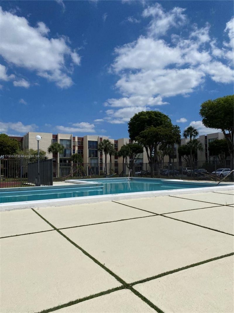 9411 SW 4th St, Unit 404, Miami, FL 33174 Photo