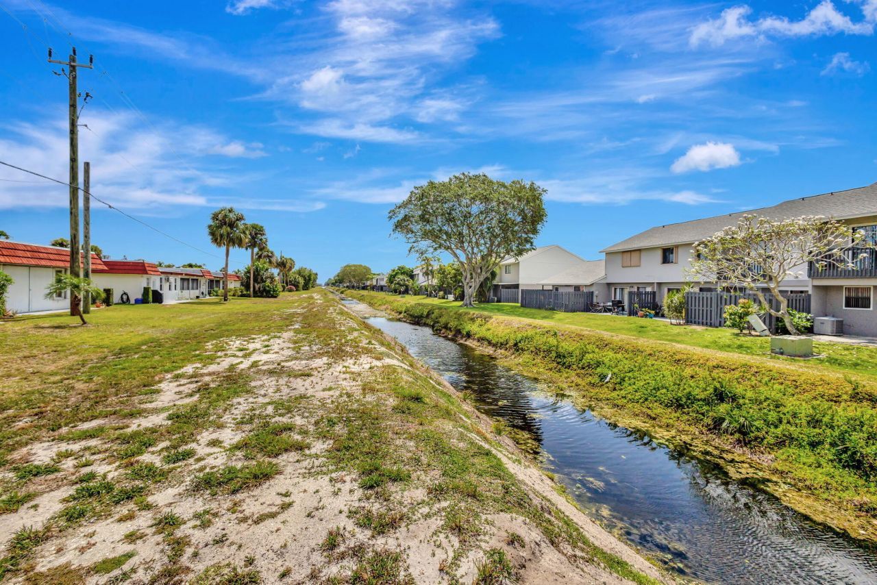 5800 Fernley Drive W, Unit 45, West Palm Beach, FL 33415 Photo