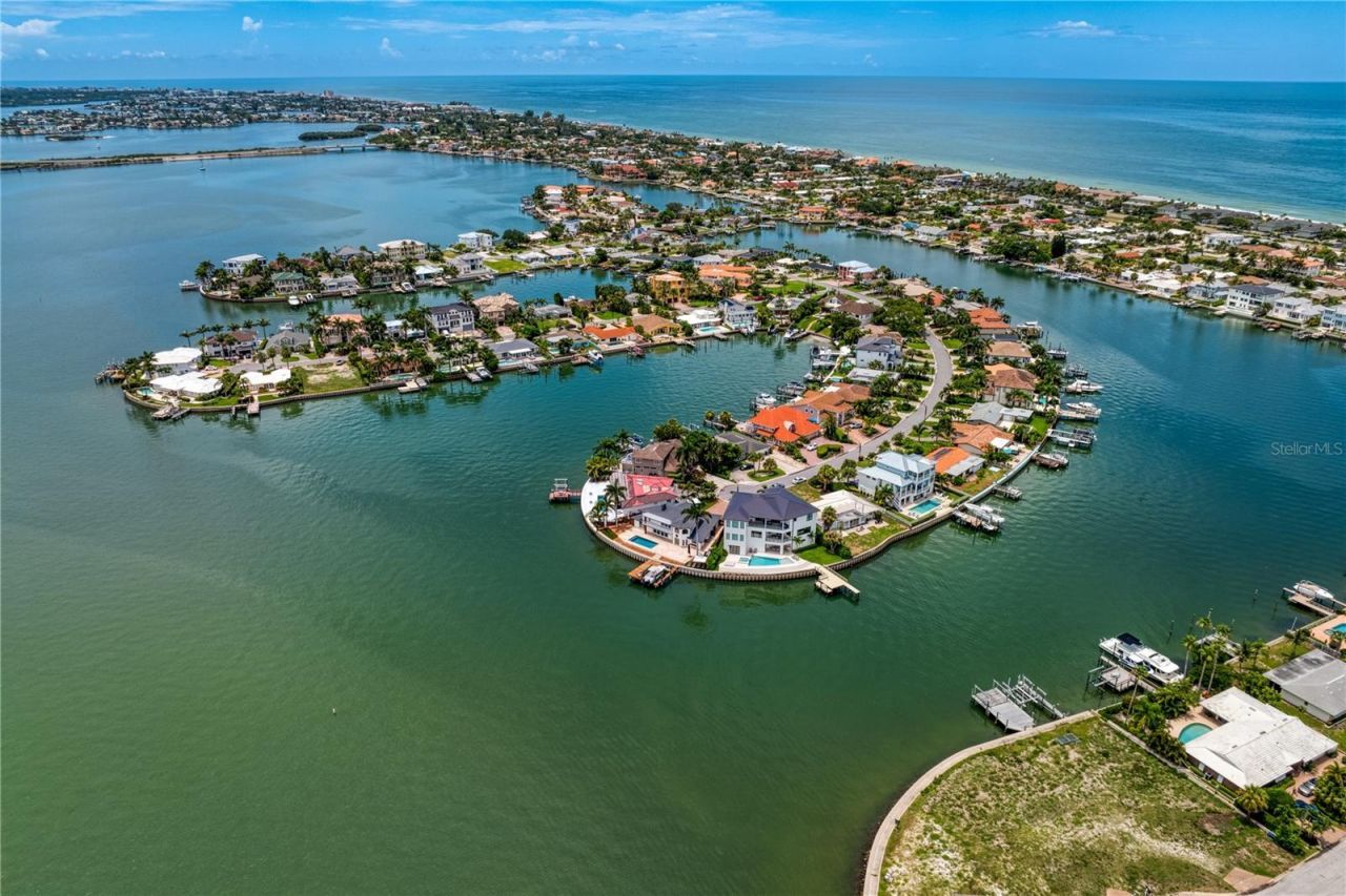 2250 Donato Drive, Belleair Beach, FL 33786 Photo