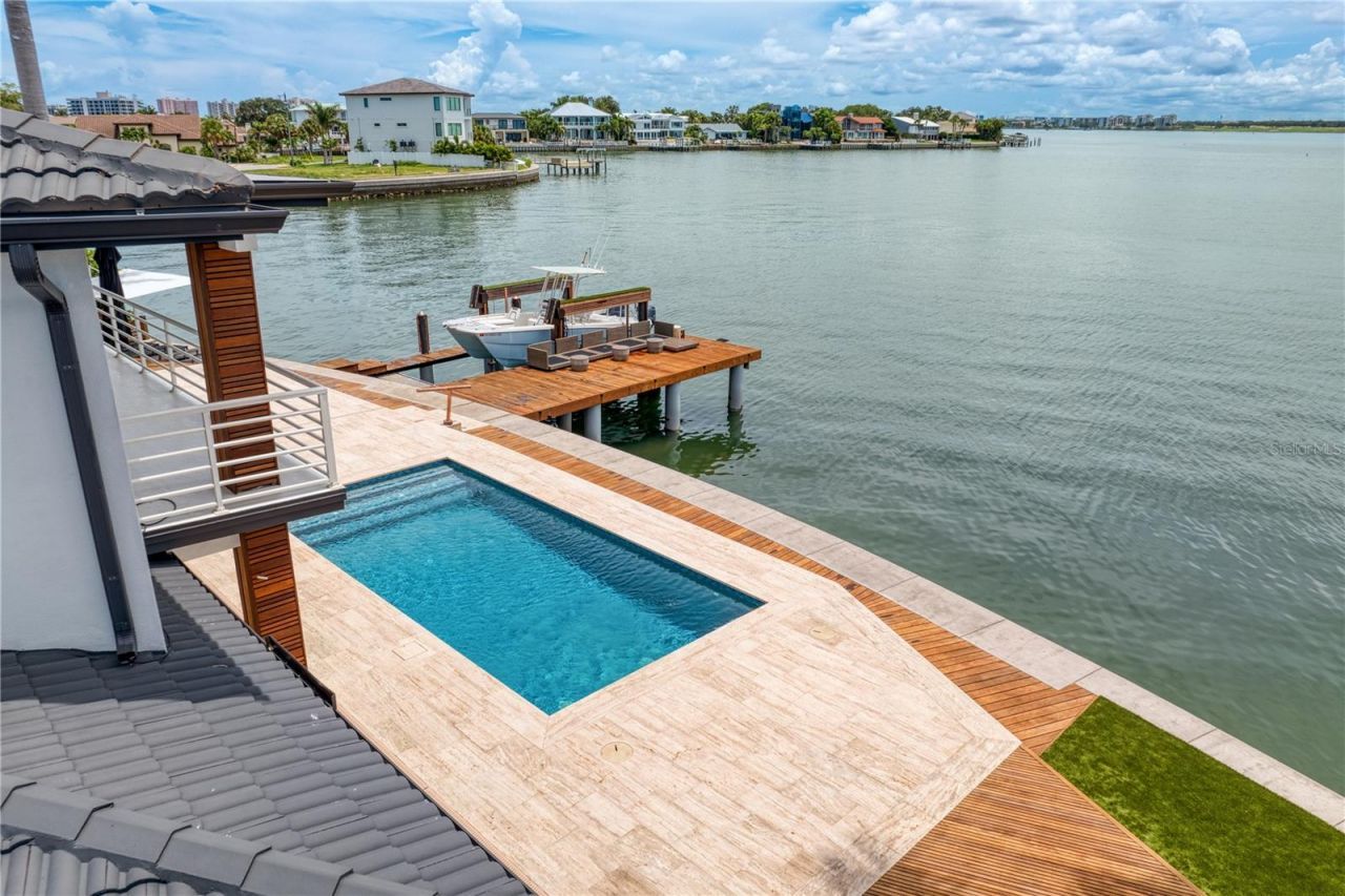 2250 Donato Drive, Belleair Beach, FL 33786 Photo