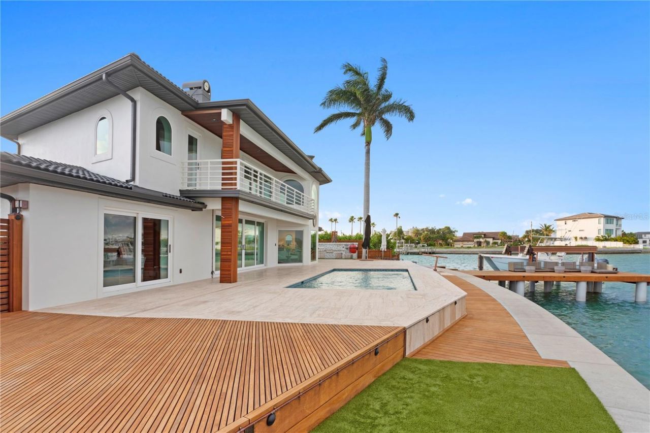 2250 Donato Drive, Belleair Beach, FL 33786 Photo