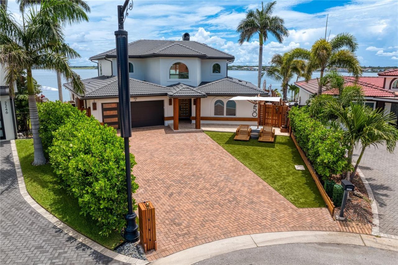 2250 Donato Drive, Belleair Beach, FL 33786 Photo