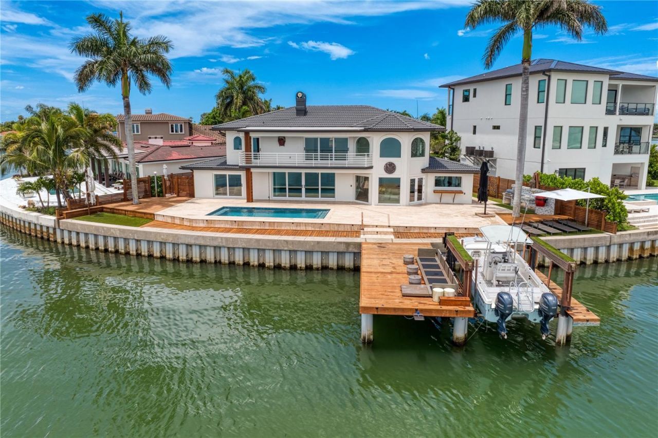 2250 Donato Drive, Belleair Beach, FL 33786 Photo