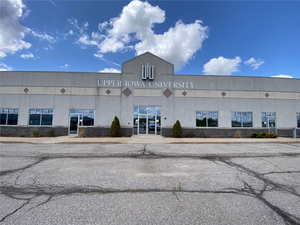 3563 University Avenue, Waterloo, IA 50701 Main Photo