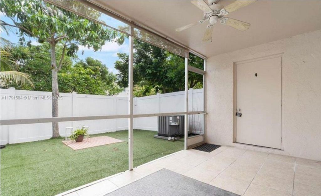 8091 NW 12th St, Unit H, Margate, FL 33063 Photo