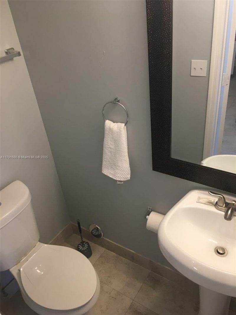 1990 NW 4th Ct, Unit 8, Miami, FL 33136 Photo