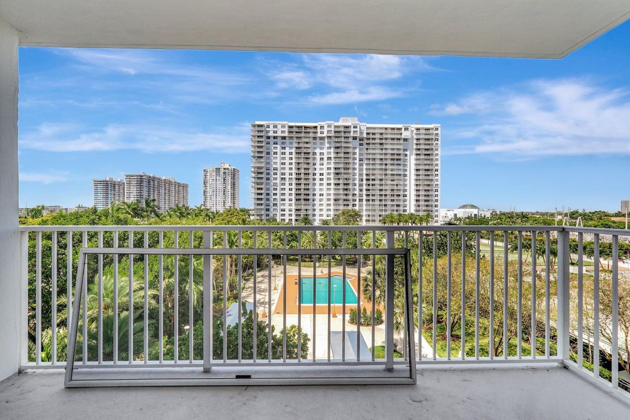 2851 NE 183rd Street, Unit 512e, Aventura, FL 33160 Photo