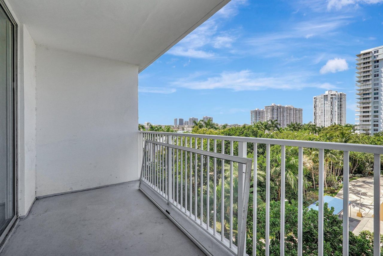 2851 NE 183rd Street, Unit 512e, Aventura, FL 33160 Photo