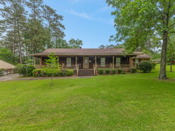 108 Pinecrest St., Collins, MS 39428