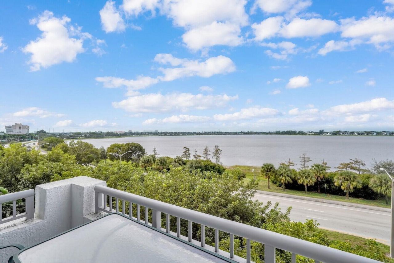 300 S Australian Avenue, Unit 409, West Palm Beach, FL 33401 Photo