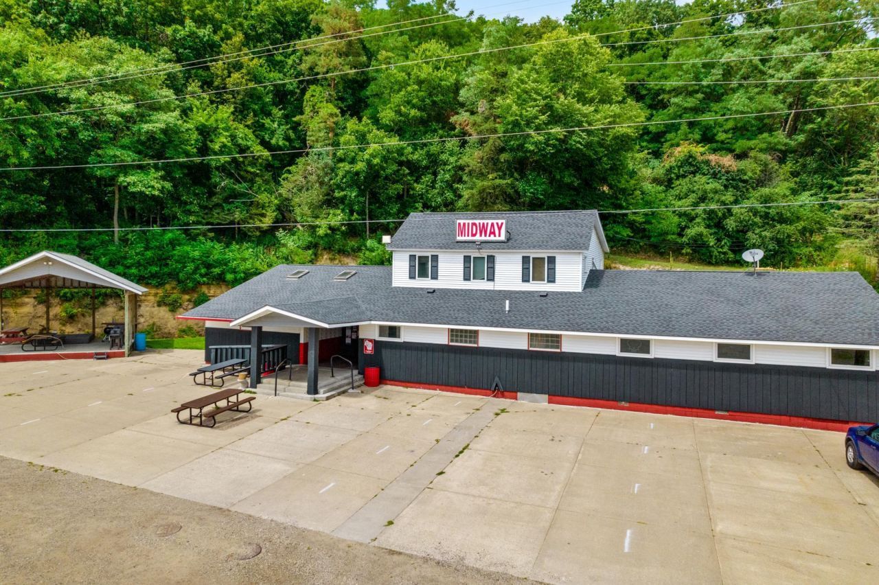 W626 Midway Road, Fountain City, WI 54629