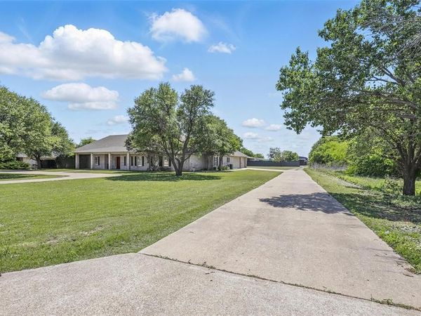 2525 Colt Lane, Crowley, TX 76036