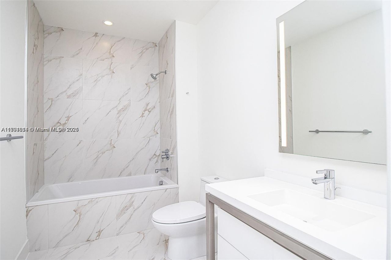 2000 Metropica Way, Unit 2605, Sunrise, FL 33323 Photo