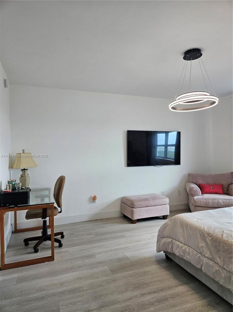 15051 Royal Oaks Ln, Unit 2202, North Miami, FL 33181 Photo