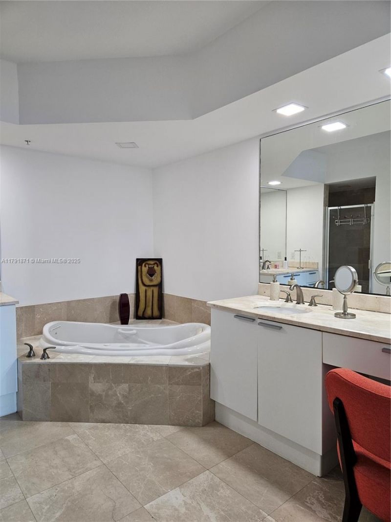 15051 Royal Oaks Ln, Unit 2202, North Miami, FL 33181 Photo