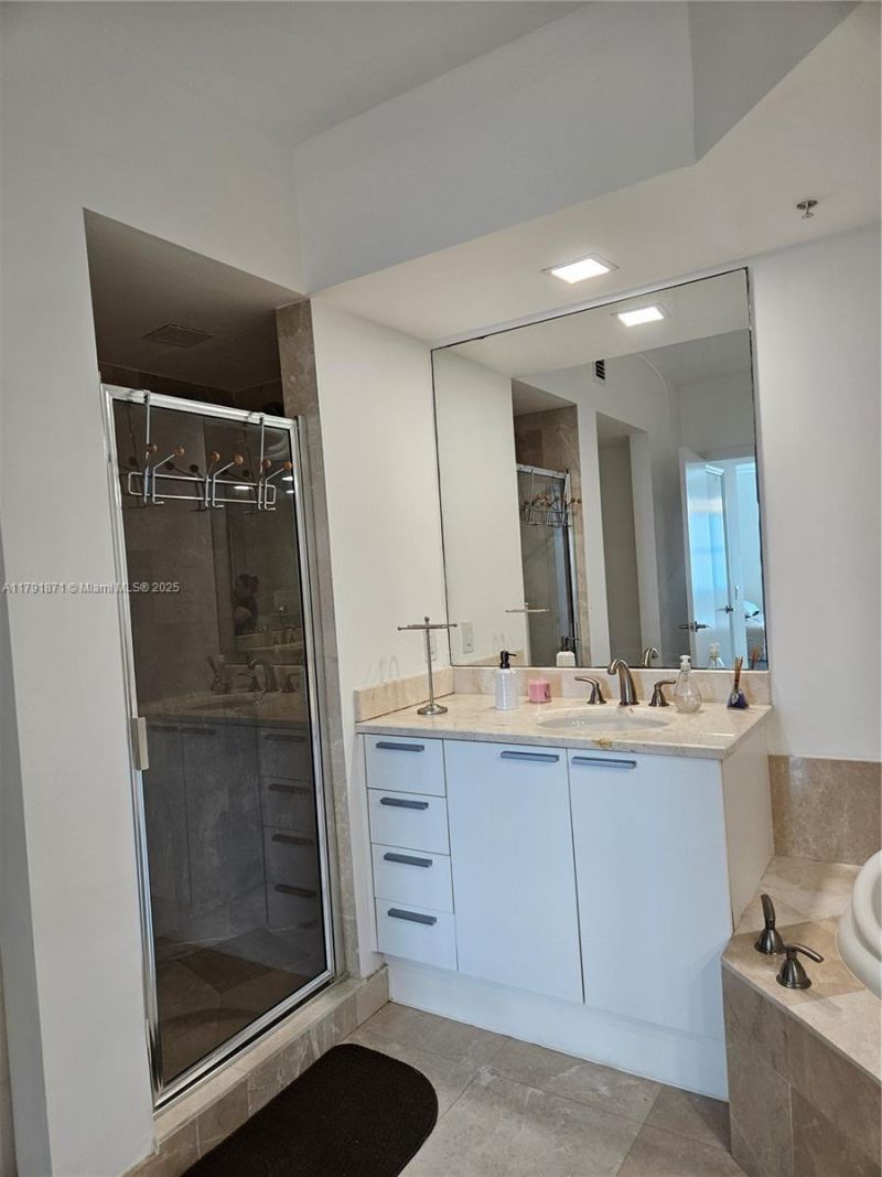 15051 Royal Oaks Ln, Unit 2202, North Miami, FL 33181 Photo