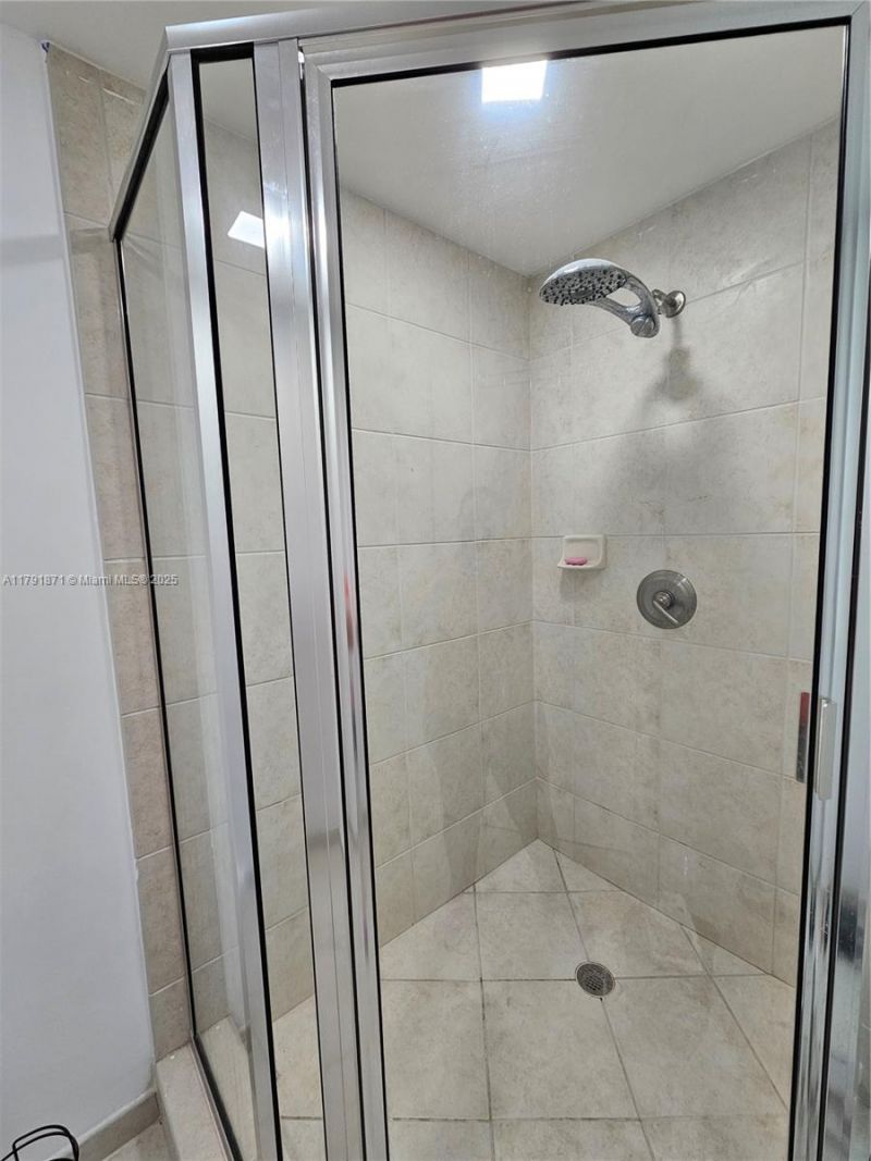 15051 Royal Oaks Ln, Unit 2202, North Miami, FL 33181 Photo