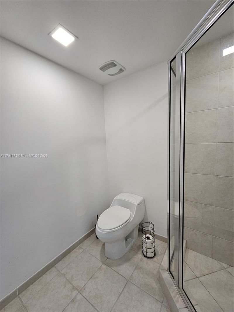 15051 Royal Oaks Ln, Unit 2202, North Miami, FL 33181 Photo