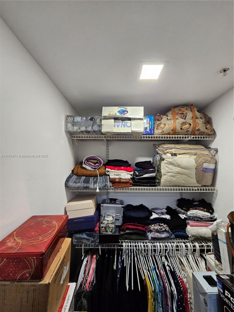 15051 Royal Oaks Ln, Unit 2202, North Miami, FL 33181 Photo