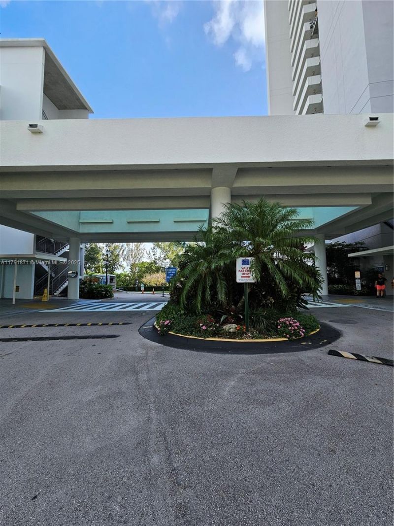 15051 Royal Oaks Ln, Unit 2202, North Miami, FL 33181 Photo