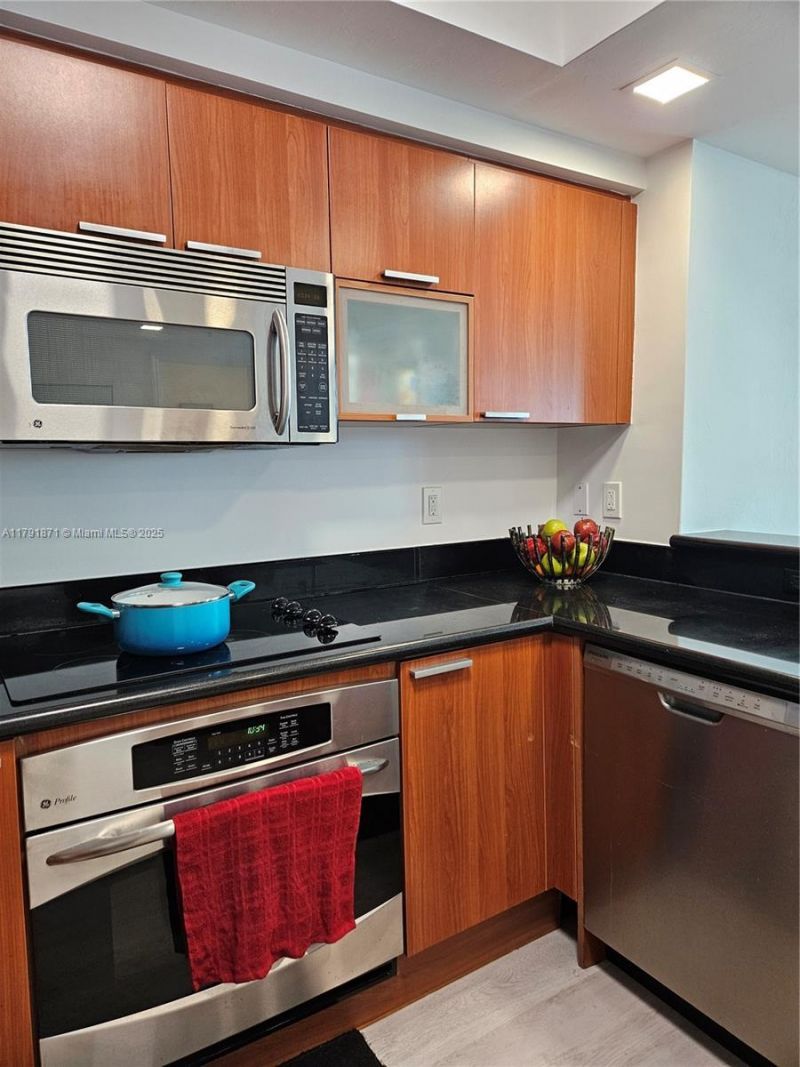 15051 Royal Oaks Ln, Unit 2202, North Miami, FL 33181 Photo