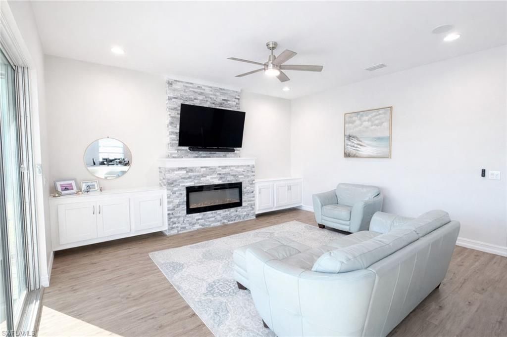 2660 Stonyhill Ct, Cape Coral, FL 33993 Photo