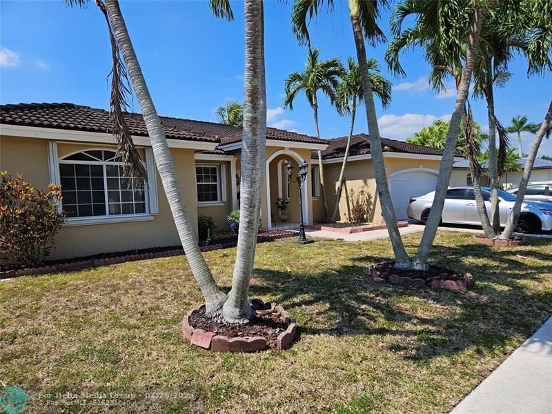 15518 SW 168th Ter, Miami, FL 33187 Main Photo