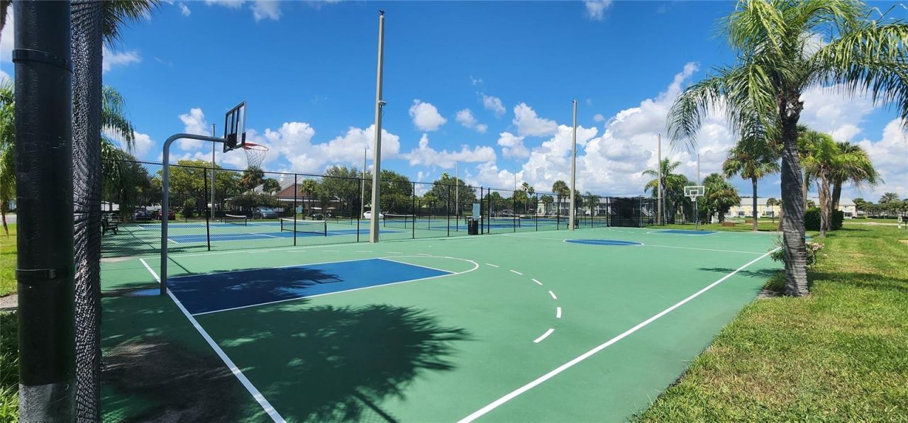 5215 Coquina Key Drive Se, Unit B, Saint Petersburg, FL 33705 Photo