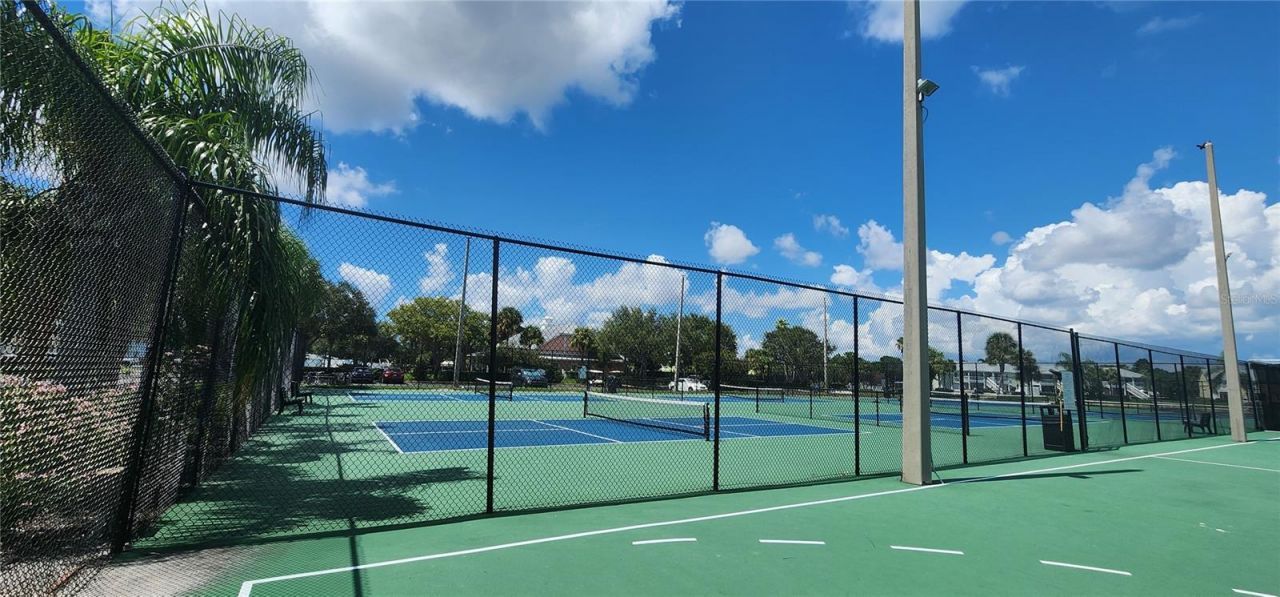 5215 Coquina Key Drive Se, Unit B, Saint Petersburg, FL 33705 Photo