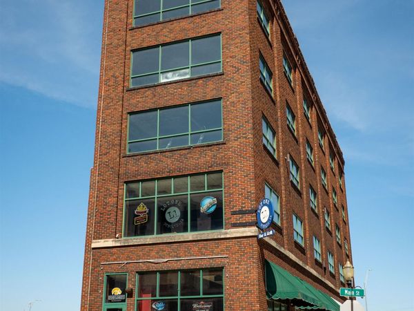 100 Main Street, Dubuque, IA 52001