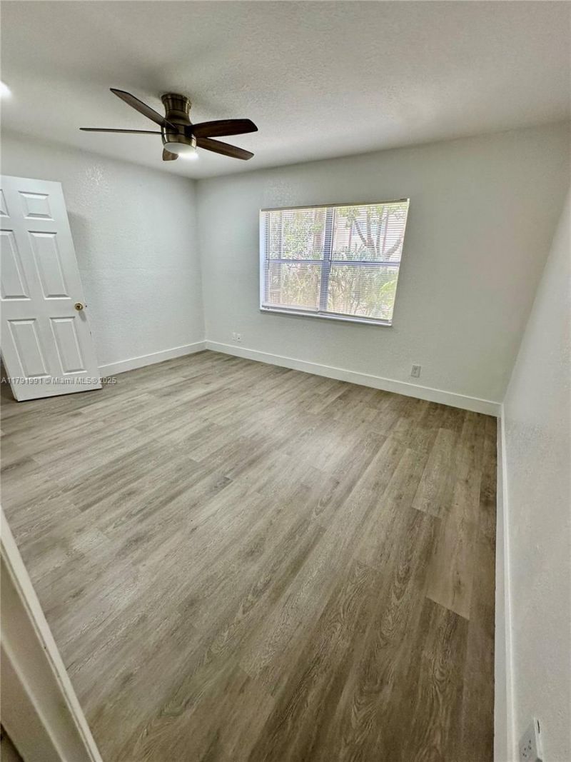 6201 N Falls Cir Dr, Unit 212, Lauderhill, FL 33319 Photo