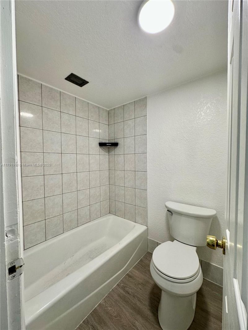 6201 N Falls Cir Dr, Unit 212, Lauderhill, FL 33319 Photo