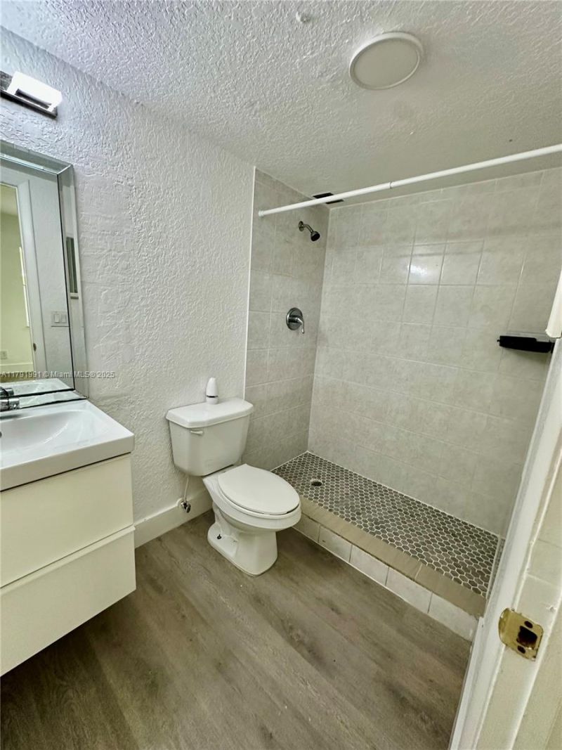 6201 N Falls Cir Dr, Unit 212, Lauderhill, FL 33319 Photo