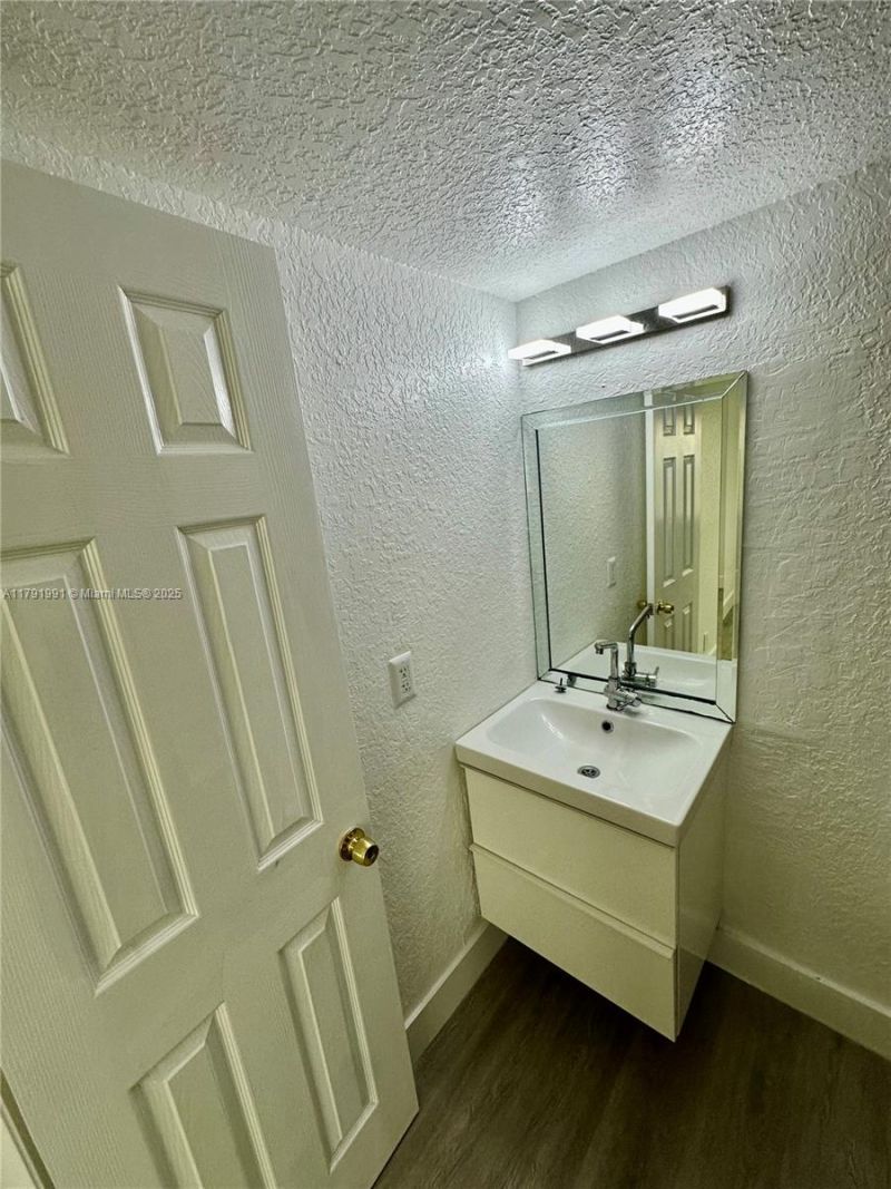 6201 N Falls Cir Dr, Unit 212, Lauderhill, FL 33319 Photo