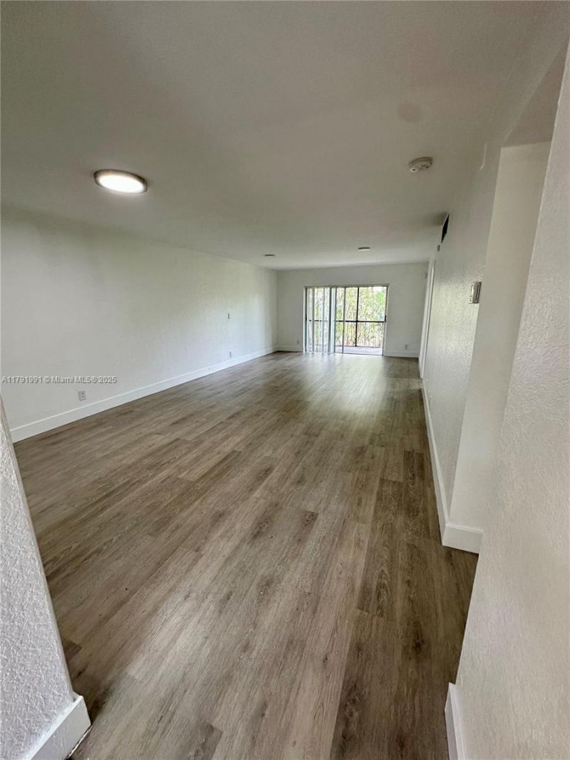 6201 N Falls Cir Dr, Unit 212, Lauderhill, FL 33319 Photo