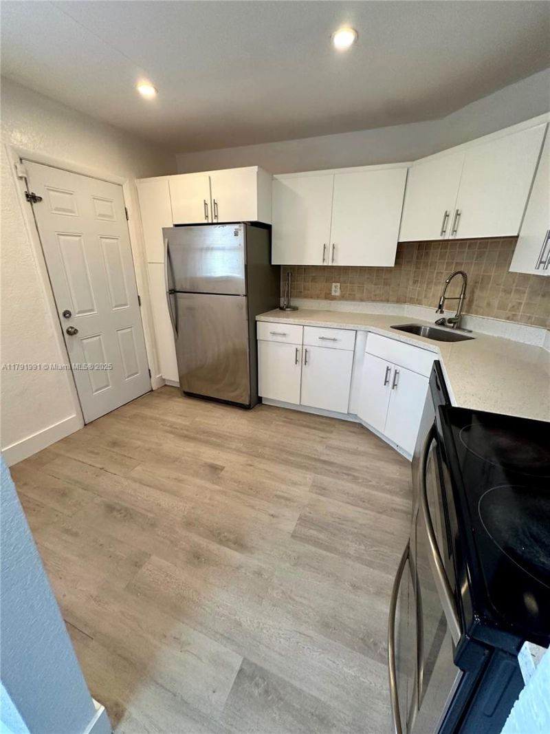 6201 N Falls Cir Dr, Unit 212, Lauderhill, FL 33319 Photo