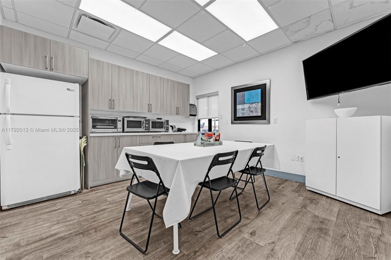 Please Call For Address, Medley, FL 33166 Photo