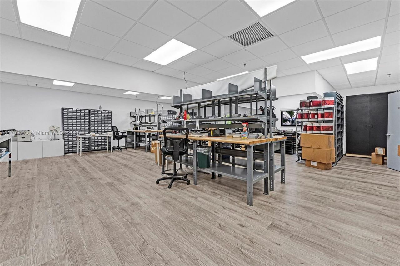 Please Call For Address, Medley, FL 33166 Photo