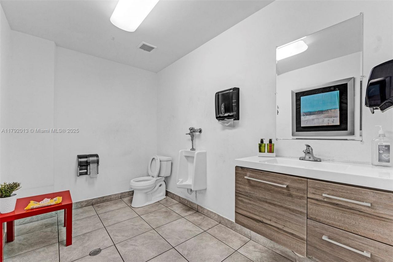 Please Call For Address, Medley, FL 33166 Photo