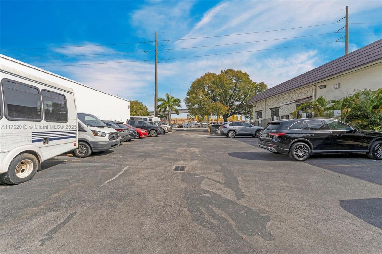 Please Call For Address, Medley, FL 33166 Photo