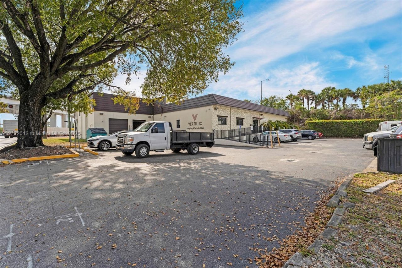 Please Call For Address, Medley, FL 33166 Photo