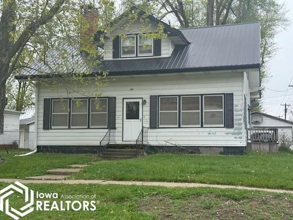 813 Park Avenue, Chariton, IA 50049