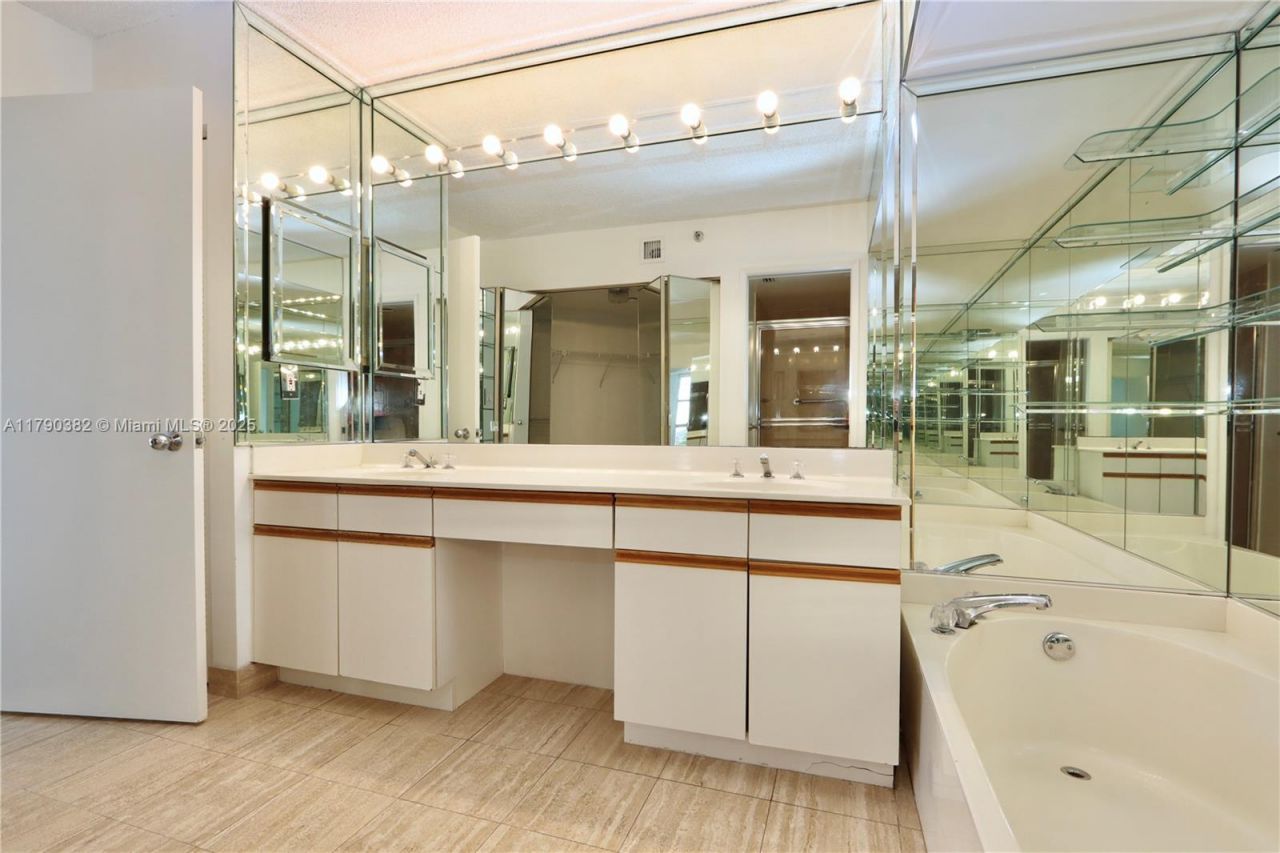 19195 NE 36th Ct, Unit 608, Aventura, FL 33180 Photo