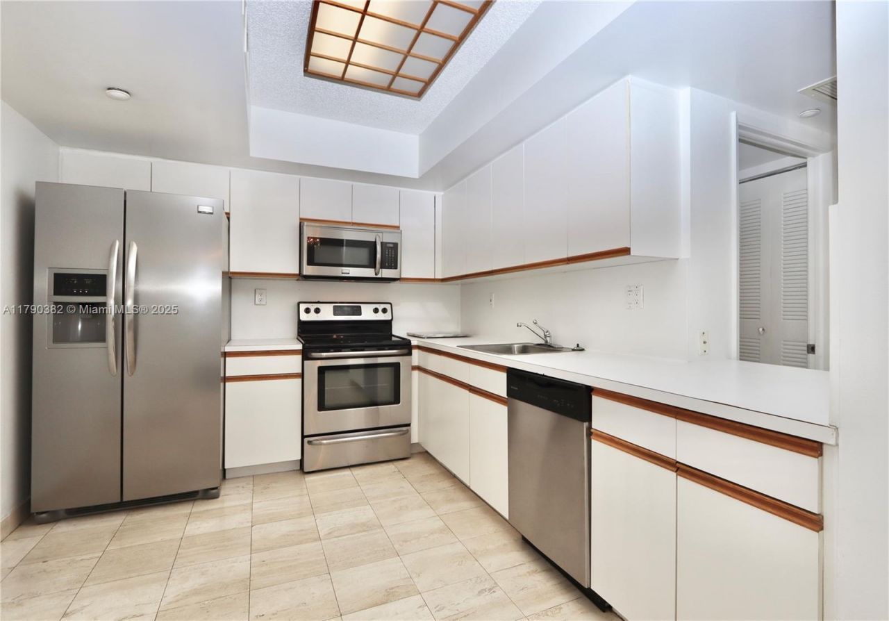 19195 NE 36th Ct, Unit 608, Aventura, FL 33180 Photo