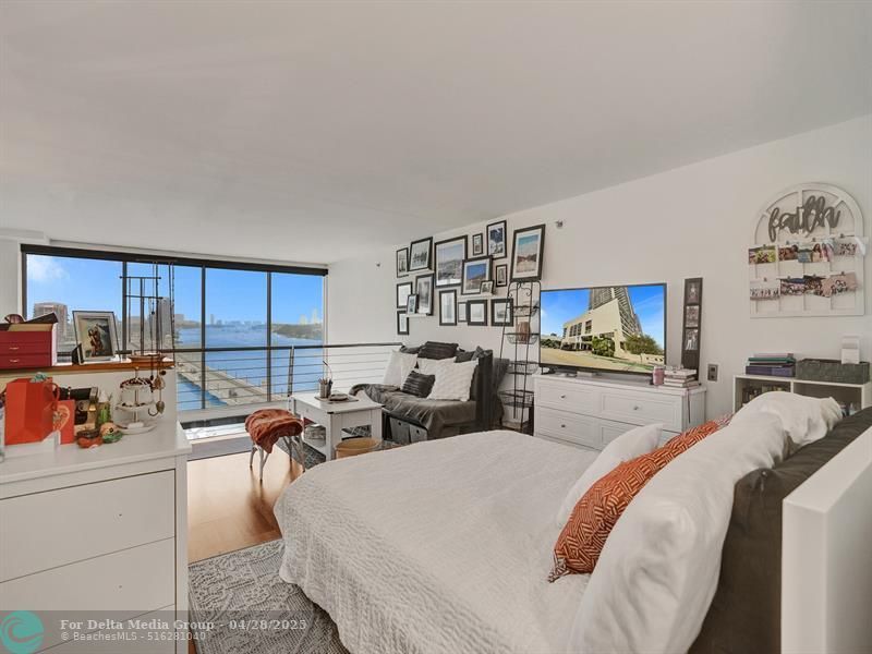 555 NE 15th Street, Unit T4(704), Miami, FL 33132 Photo