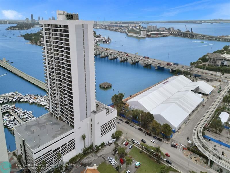 555 NE 15th Street, Unit T4(704), Miami, FL 33132 Photo