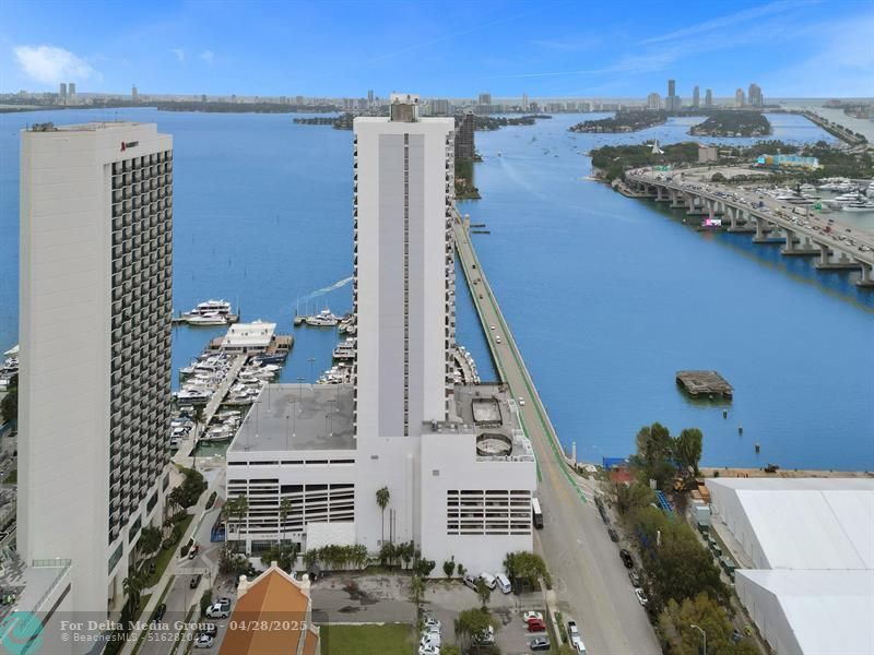 555 NE 15th Street, Unit T4(704), Miami, FL 33132 Photo