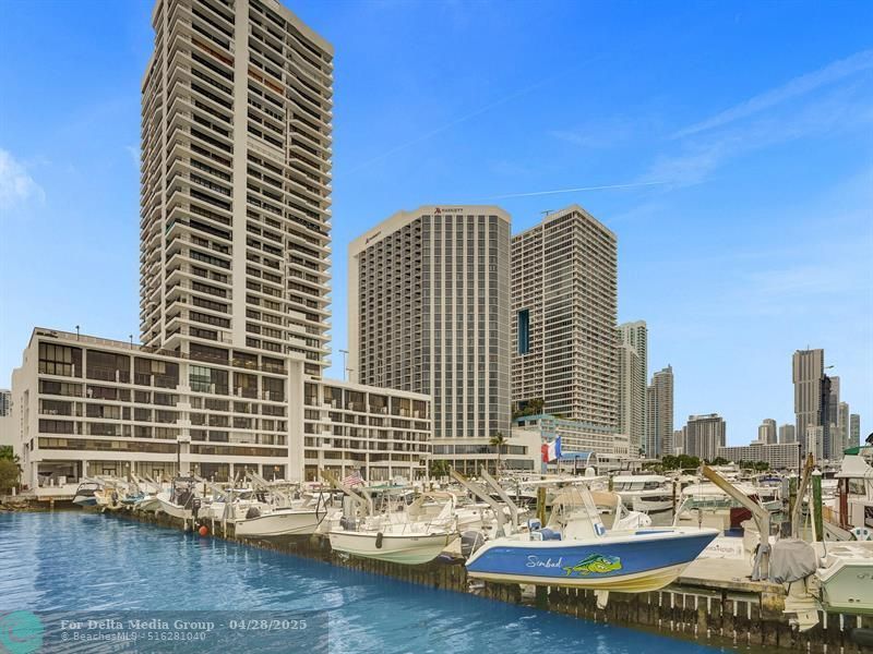 555 NE 15th Street, Unit T4(704), Miami, FL 33132 Photo