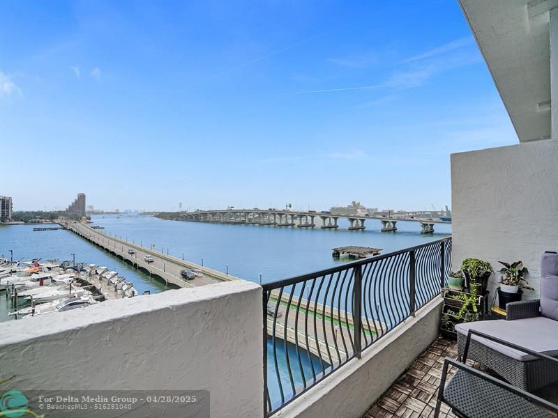 555 NE 15th Street, Unit T4(704), Miami, FL 33132 Photo